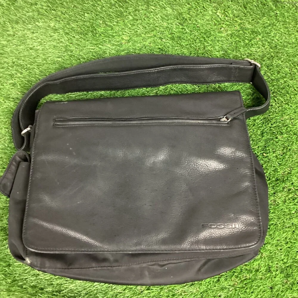 Vintage Fossil Classic Black Leather Briefcase Messanger Bag